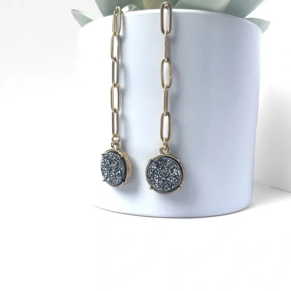 ONLY ONE: Druzy metal link post hematite women’s fashion earrings - Picture 3 of 3
